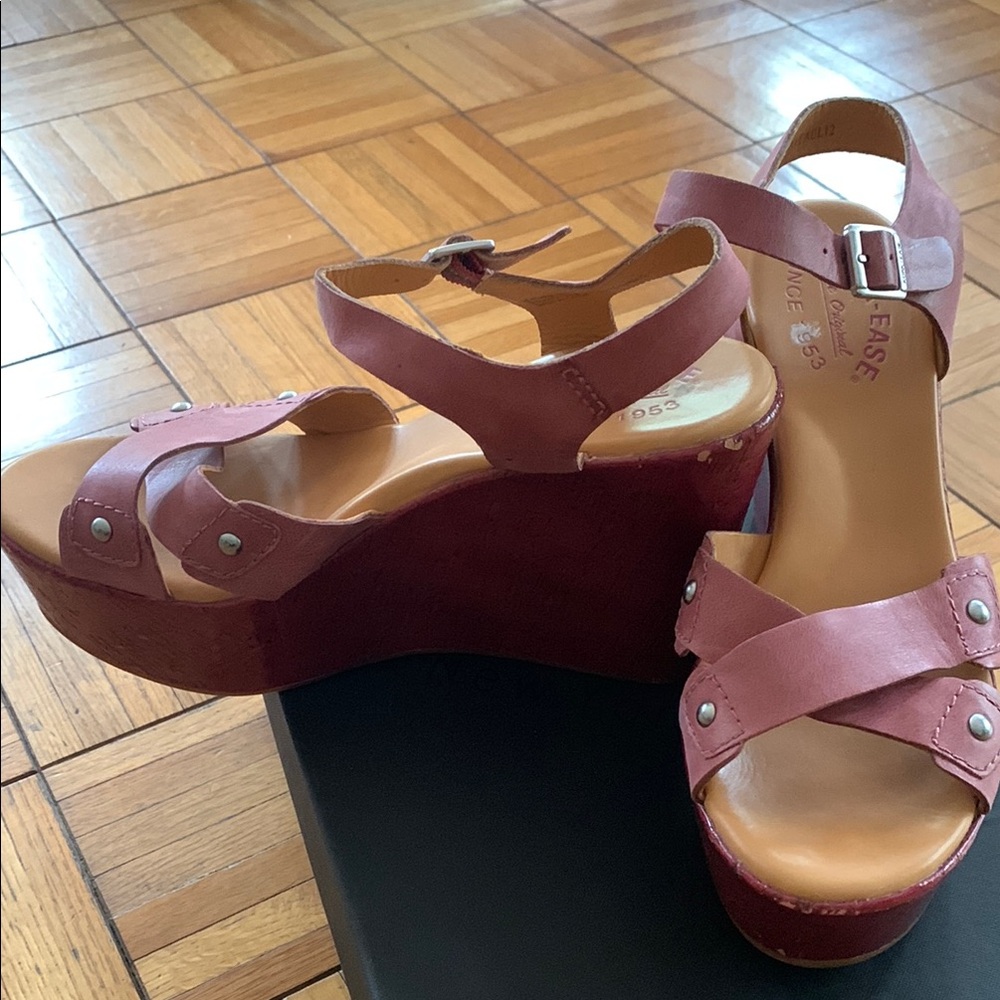 Chic Women's Wedge Sandals in Brown